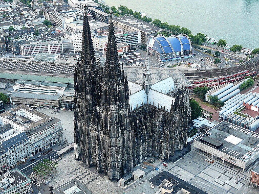 Kölner Dom004 (Flight over Cologne)